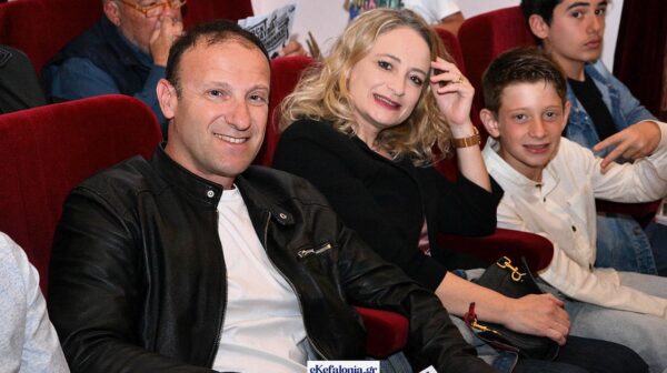 Κατάμεστη η αίθουσα στη Rock συναυλία της Φιλαρμονικής Σχολής Κεφαλληνίας [εικόνες +βίντεο]