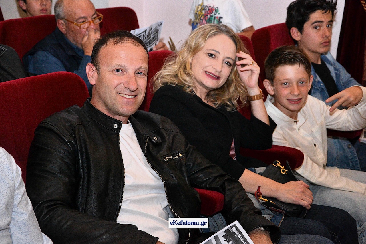 Κατάμεστη η αίθουσα στη Rock συναυλία της Φιλαρμονικής Σχολής Κεφαλληνίας [εικόνες +βίντεο]