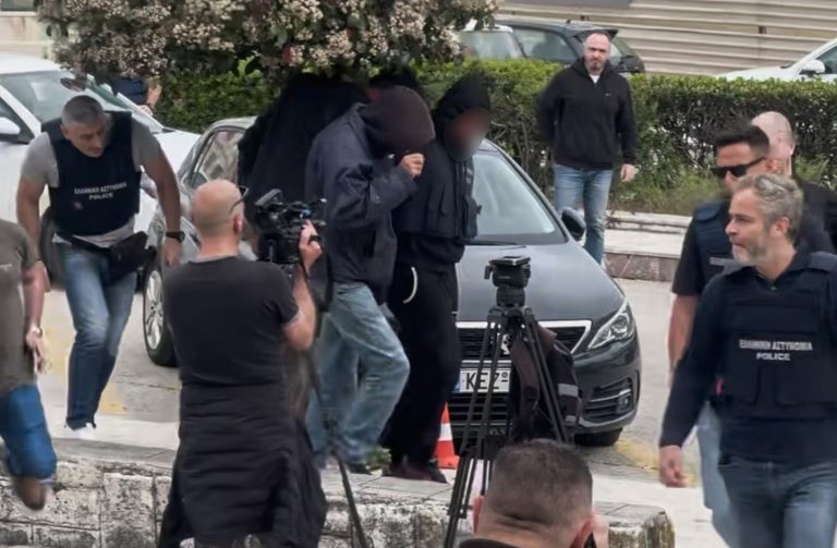 Κεφαλονιά: Τα «σπάσανε» οι 3 κατηγορούμενοι για τη δολοφονία της Μυρτούς – Δεν λένε ούτε «γεια»