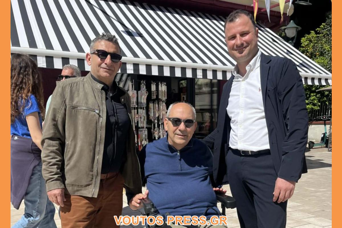 Ο Τάσος Καλογηράτος δίπλα στους επαγγελματίες του Αργοστολίου -Περιοδεία στην τοπική αγορά [εικόνα]