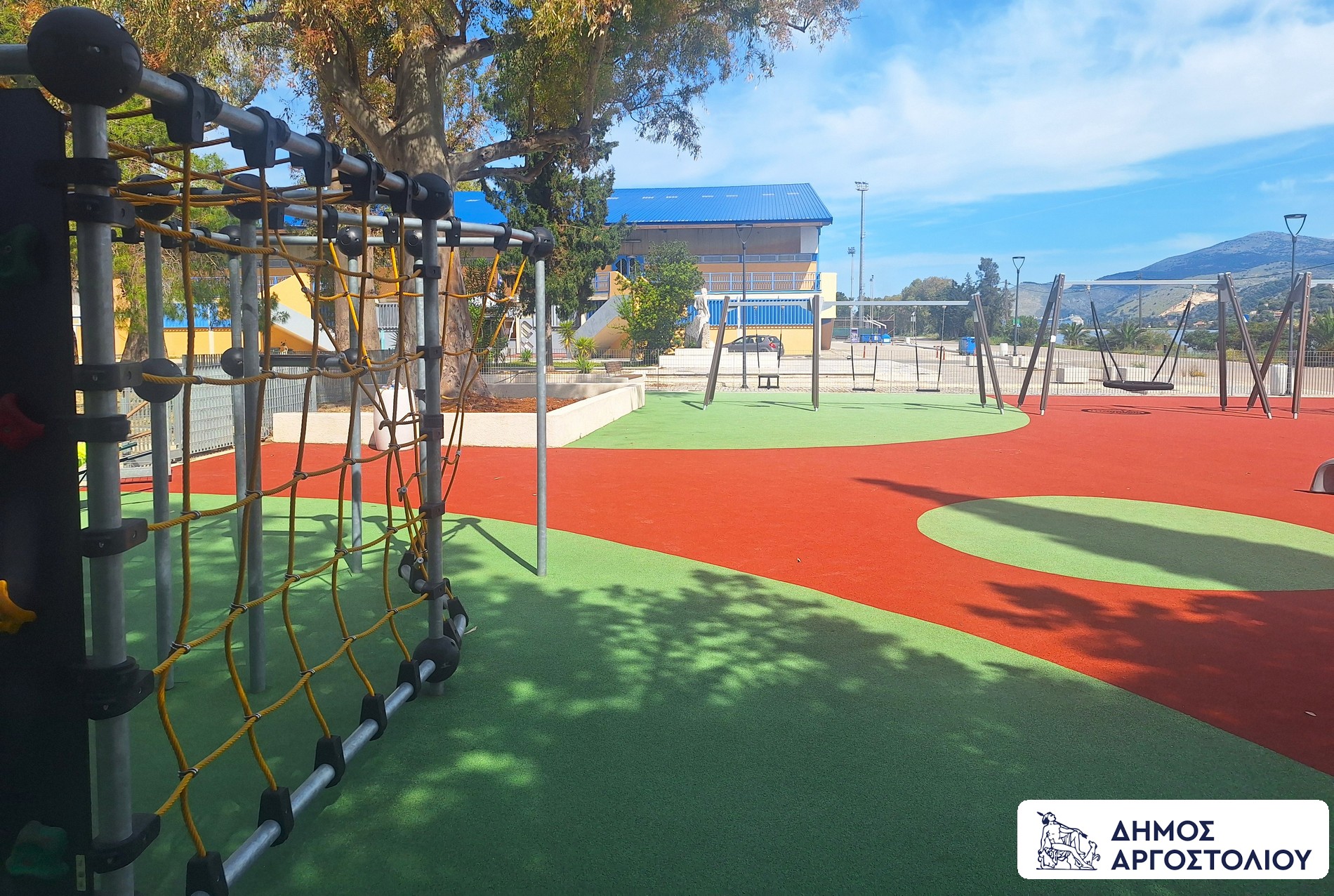Σε λειτουργία η νέα σύγχρονη παιδική χαρά στον περιβάλλοντα χώρο του Κλειστού στο Αργοστόλι