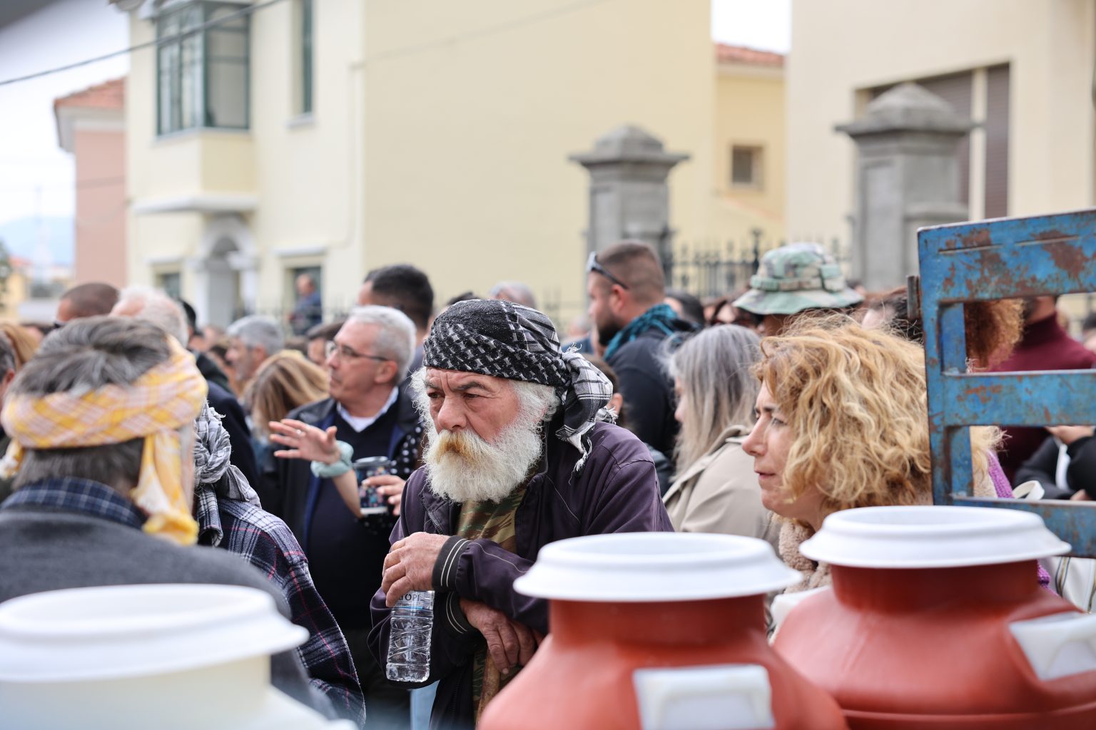«Στεγνώνει» από προμήθειες η Λέσβος: Για έκτη ημέρα κλειστό το λιμάνι της Μυτιλήνης – Μπλόκο στον Μεσότοπο