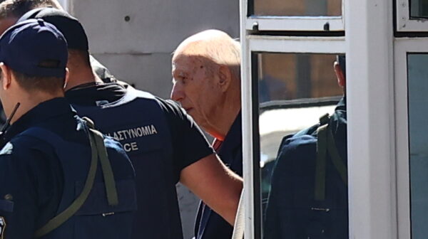 Στον εισαγγελέα ο 89χρονος για την επίθεση σε ΕΦΚΑ και Πρωτοδικείο: «Δεν είχα ανθρωποκτόνο πρόθεση – Δεν άντεχα το άδικο», είπε στους αστυνομικούς