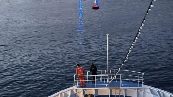 Άνδρος: Πλωτό φράγμα για την αντιμετώπιση θαλάσσιας ρύπανσης από το ναυάγιο