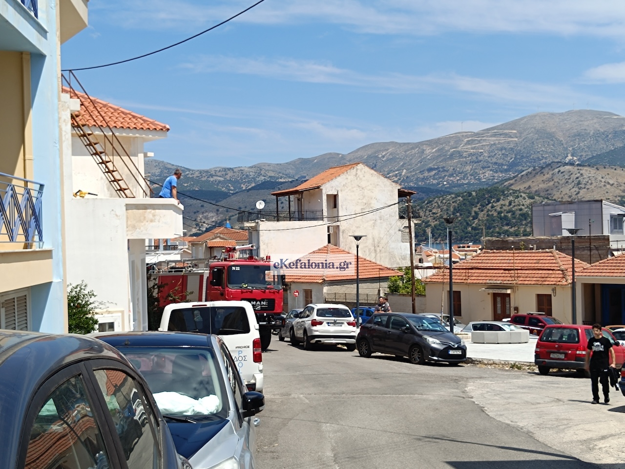 Φωτιά σε σπίτι στο Αργοστόλι – 90χρονη τραυματίστηκε με εγκαύματα [βίντεο]