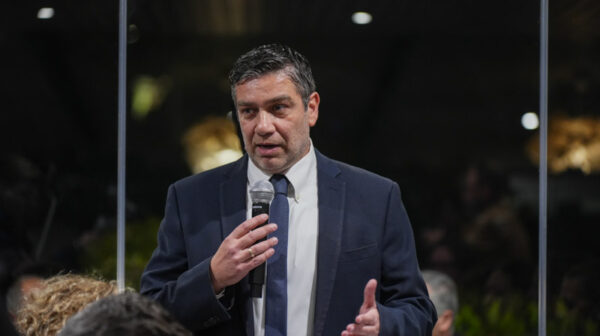 Γιάννης Λυκούδης από τον Πόρο: «Ο Δήμος εισπράττει, αλλά δεν επιστρέφει τίποτα»