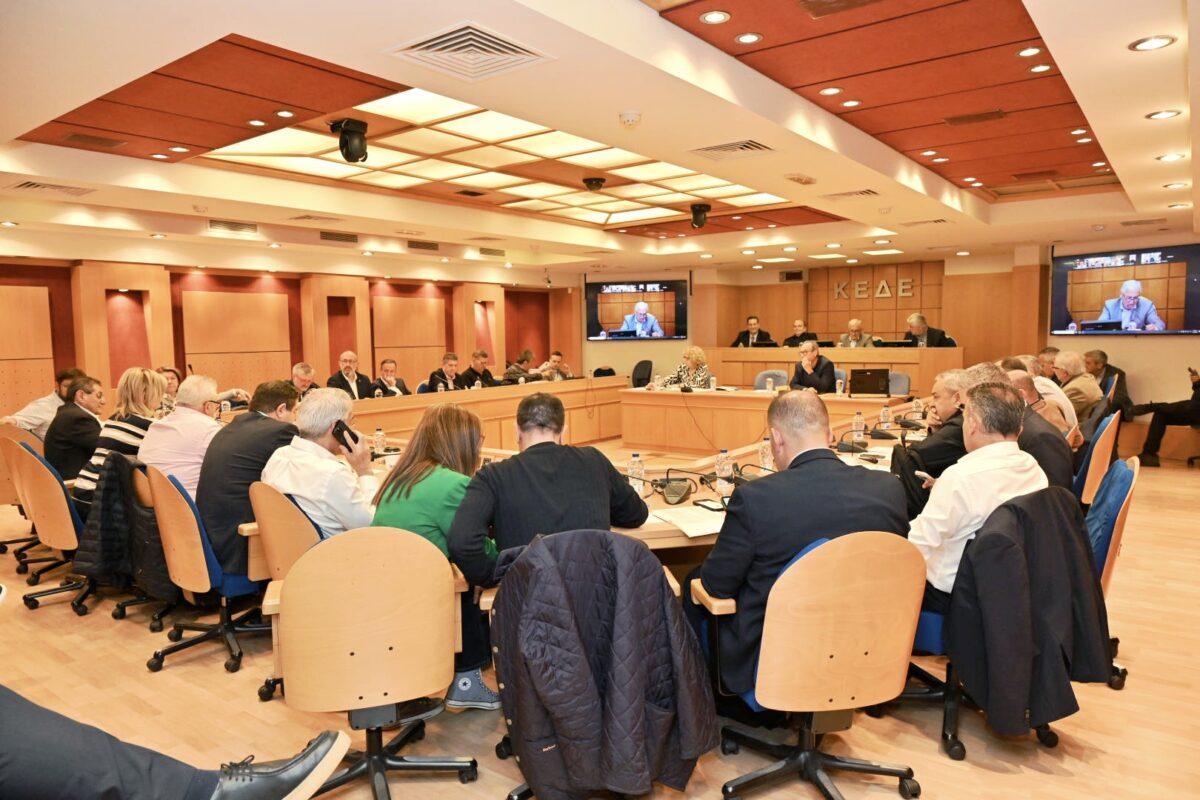 ΚΕΔΕ: “Κραυγή” αγωνίας για το αυξημένο λειτουργικό κόστος – “Δήμοι δε θα βγάλουν τη χρονιά”