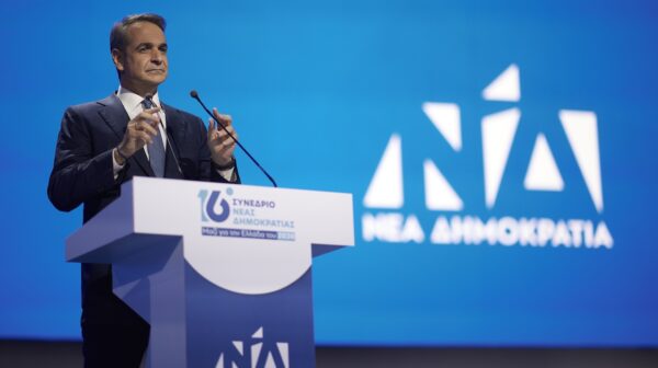 Mητσοτάκης στο 16o Συνέδριο της ΝΔ: Το 2027 οι Έλληνες θα επιλέξουν ποιον θέλουν να τους εκπροσωπεί στην προεδρία της ΕΕ