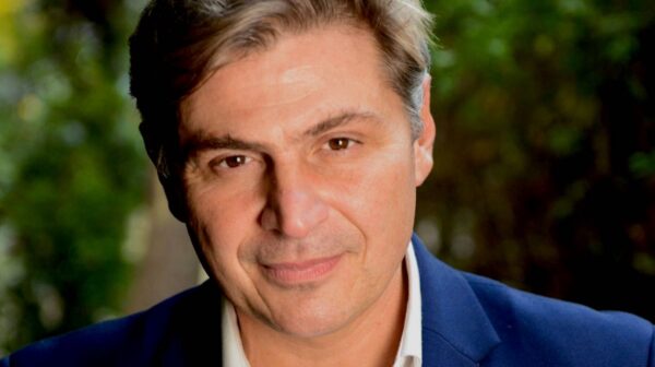 Ο ευρωβουλευτής Νικόλας Φαραντούρης εντάχθηκε και επίσημα στο ΠΑΣΟΚ