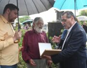 ΤΙΜΗΤΙΚΗ ΕΚΔΗΛΩΣΗ ΓΙΑ ΤΟΝ ΜΕΜΑ ΚΑΛΟΓΗΡΑΤΟ ΚΑΙ ΑΠΟΚΑΛΥΠΤΗΡΙΑ ΤΟΥ ΑΓΑΛΜΑΤΟΣ ΣΤΗΝ ΠΛΑΤΕΙΑ ΤΗΣ ΑΝΘΟΥΠΟΛΗΣ