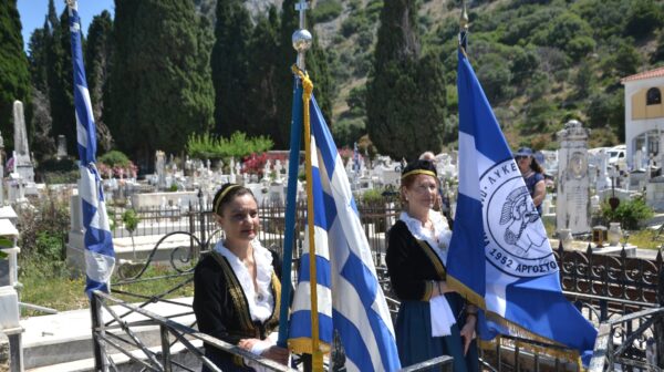 Ξεκίνησαν οι εορταστικές εκδηλώσεις για την επέτειο της 21ης Μαΐου με κατάθεση στεφάνων στο Κοιμητήριο του Δραπάνου