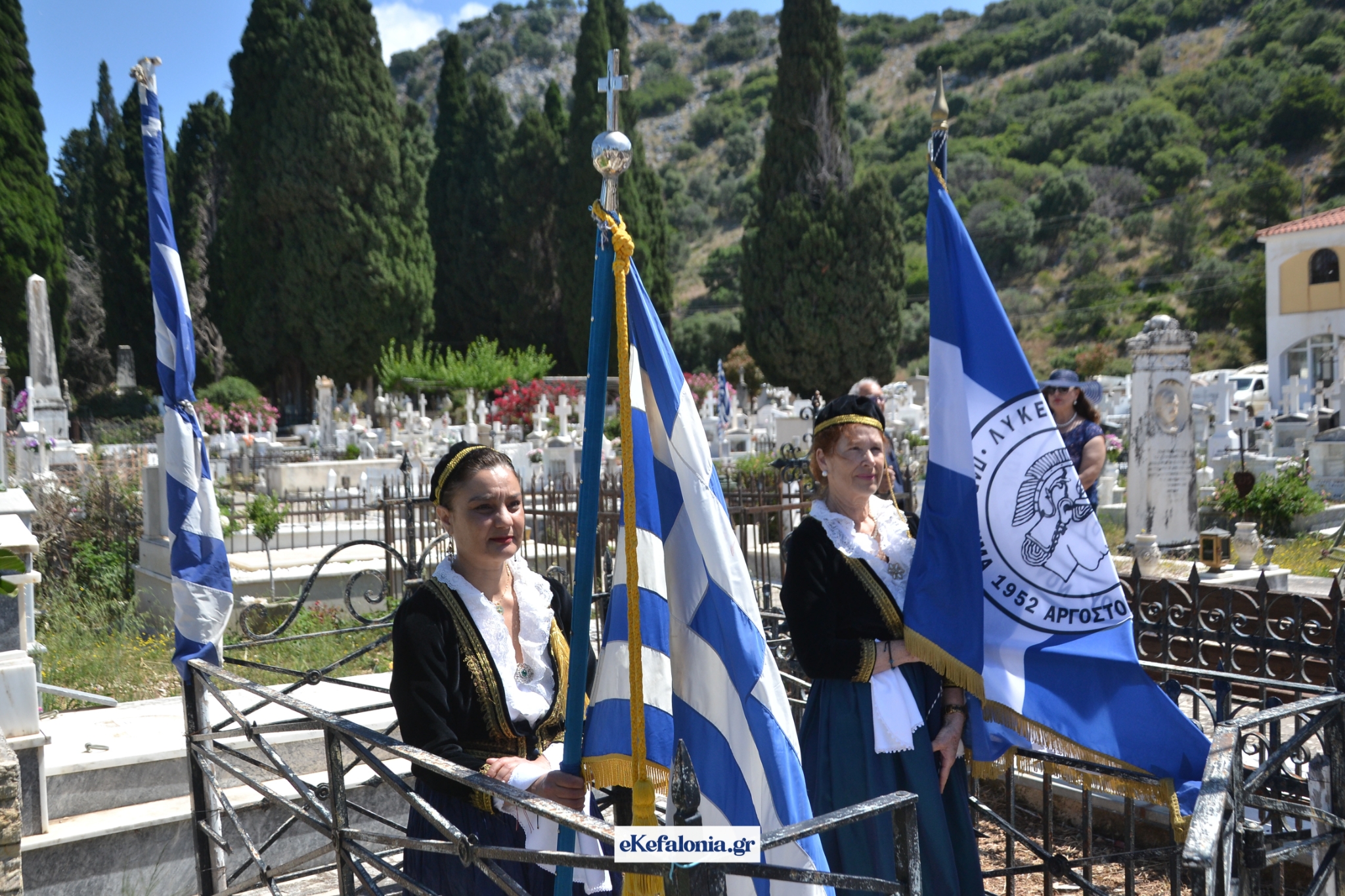 Ξεκίνησαν οι εορταστικές εκδηλώσεις για την επέτειο της 21ης Μαΐου με κατάθεση στεφάνων στο Κοιμητήριο του Δραπάνου