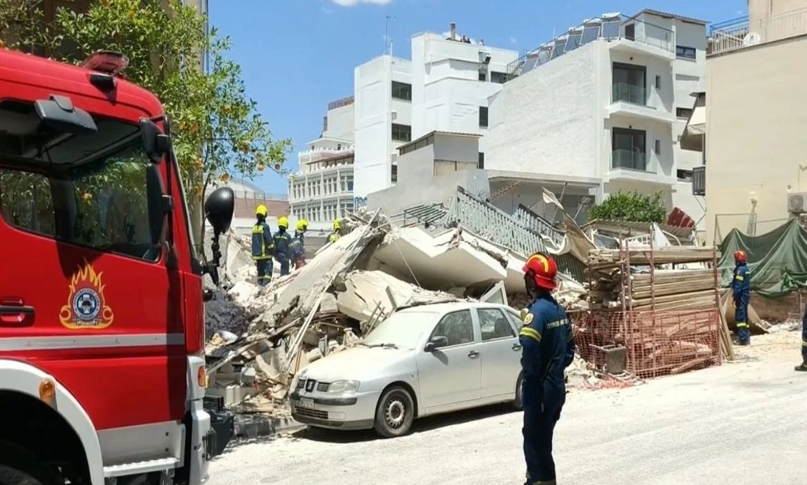 Κατέρρευσε τετραώροφη πολυκατοικία στα Πετράλωνα – Αναφορές για τέσσερις αγνοούμενους