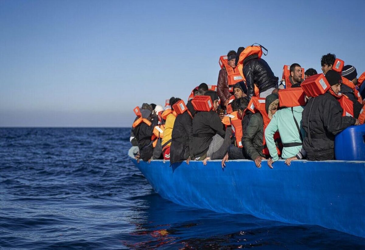 Λέμβος με 38 μετανάστες εντοπίστηκε από το Λιμενικό νοτιανατολικά της Γαύδου