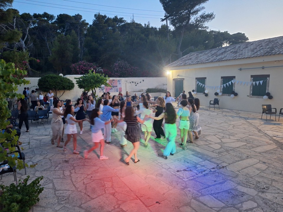 Σε συγκινητικό κλίμα η τελετή αποφοίτησης της Γ’ Τάξης του 2ου Γυμνασίου Αργοστολίου στον Θαλασσόμυλο