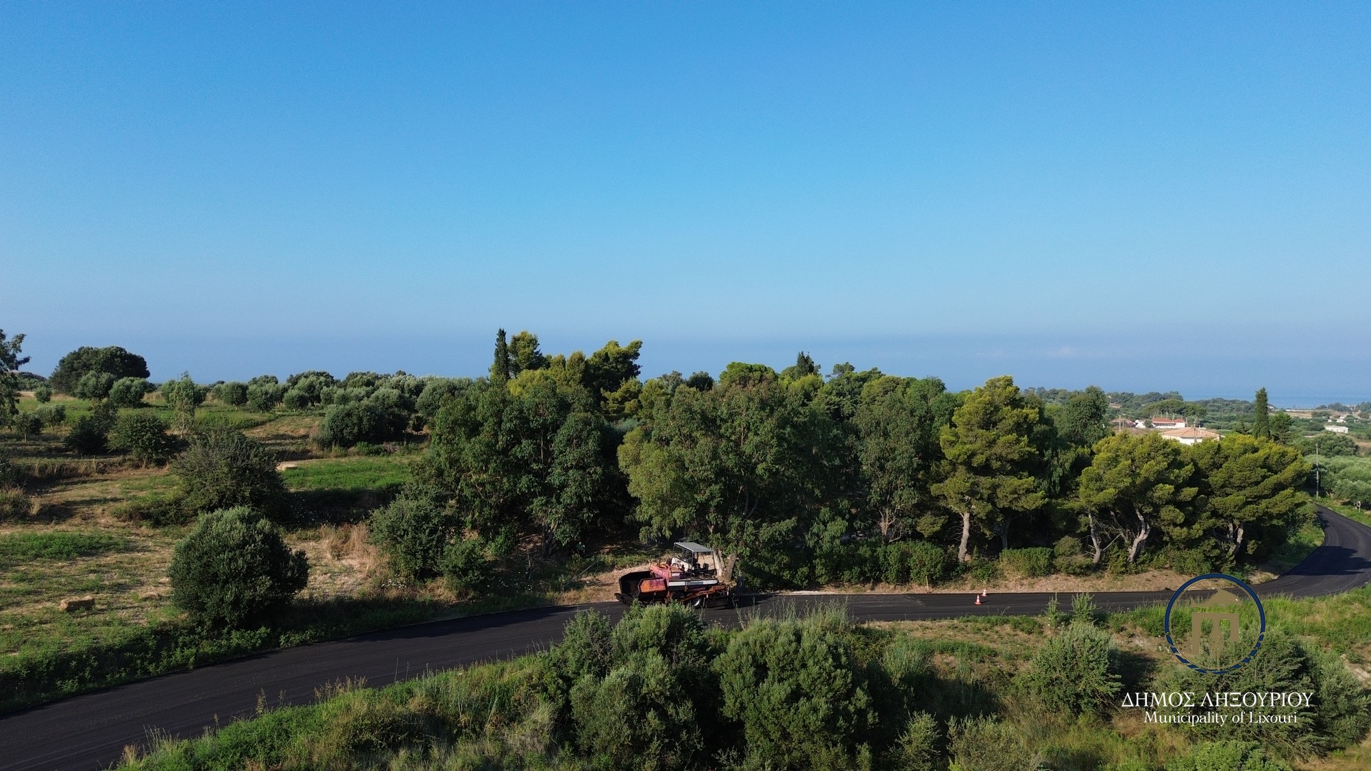 Συνεχίζονται οι ασφαλτοστρώσεις στο οδικό δίκτυο Κουνόπετρας και Ξι [εικόνες +βίντεο]