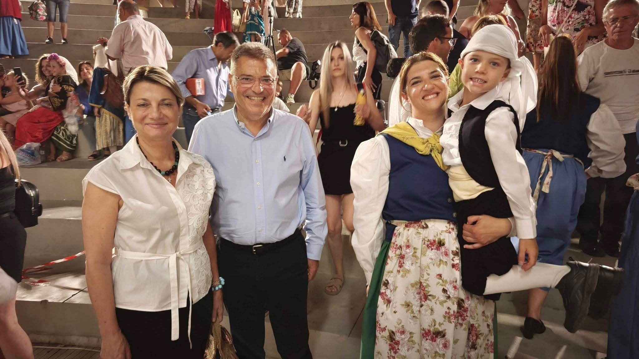 Το «Ξώμερο» ταξίδεψε τον κόσμο στον Πόρο Κεφαλονιάς στο Ιόνιο με τη μουσική και τους παραδοσιακούς χορούς του!