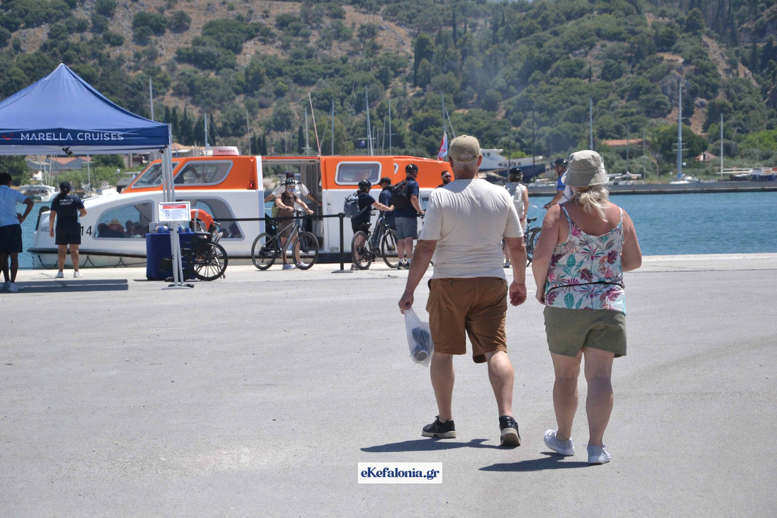 Τρία κρουαζιερόπλοια και 12