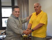 ΔΙΟΝΥΣΗΣ ΛΥΚΟΥΔΗΣ – ΒΑΓΓΕΛΗΣ ΜΑΖΑΡΑΚΗΣ: «Έδωσαν χέρια» για το μέλλον του αθλητισμού στα νησιά μας
