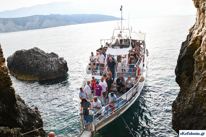 Γιορτάζει η Παναγία η Διώτισσα στο μικρό νησάκι