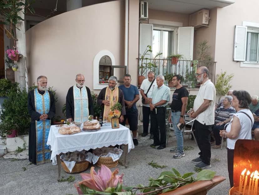 Η εορταστική παράκληση της Αγίας Κυριακής στο Ληξούρι, στου Γιώργου Μπάνη το καντούνι [εικόνες]