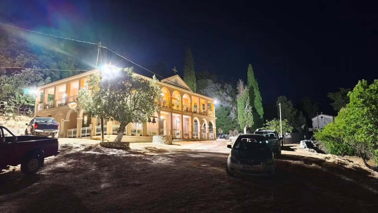 Με λαμπρότητα τελέστηκε η Ιερά Αγρυπνία προς τιμήν του Οσίου Κλήμεντος στην ιερά Μονή Άτρου!