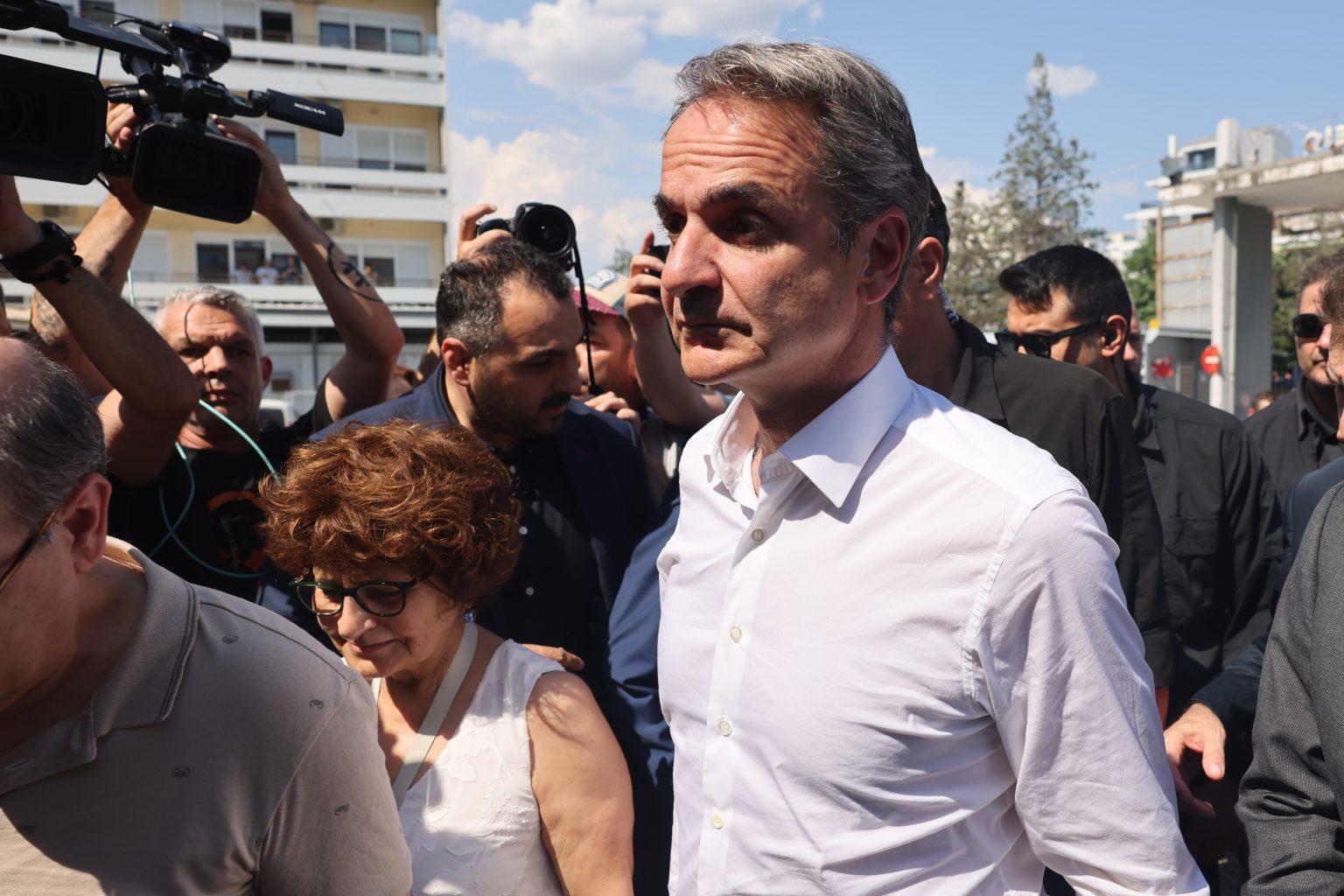 Μητσοτάκης από Ιπποκράτειο: Στόχος άνανδρης δολοφονικής επίθεσης τα στελέχη μας – Κοινοί εγκληματίες οι δράστες