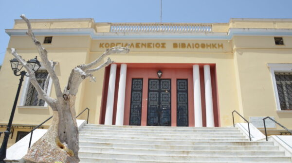 Ο Τάκης Μπαζίγος παραιτήθηκε από πρόεδρος της Κοργιαλενείου Βιβλιοθήκης
