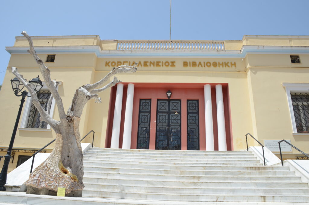 Ο Τάκης Μπαζίγος παραιτήθηκε από πρόεδρος της Κοργιαλενείου Βιβλιοθήκης