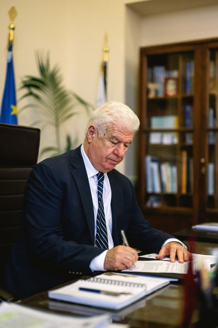 Προσκλήσεις προϋπολογισμού 39,25 εκατ. ευρώ υπέγραψε ο Περιφερειάρχης Ι.Ν.