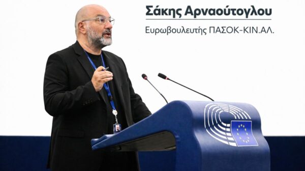 Επίτροπος Γεωργίας Χάνσεν προς Σάκη Αρναούτογλου: Υπάρχουν εργαλεία στήριξης για τους μετακινούμενους κτηνοτρόφους.