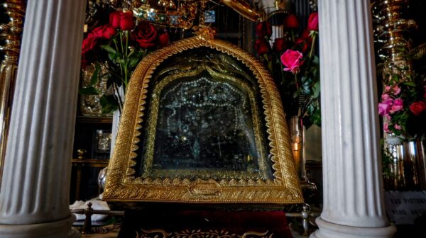 Η καρδιά της Ορθοδοξίας χτυπά στο νησί της Μεγαλόχαρης, στην Τήνο