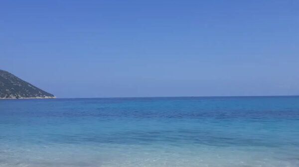 Η πραγματική ζωή στα νησιά μας δεν είναι αυτή που βλέπουν οι παραθεριστές