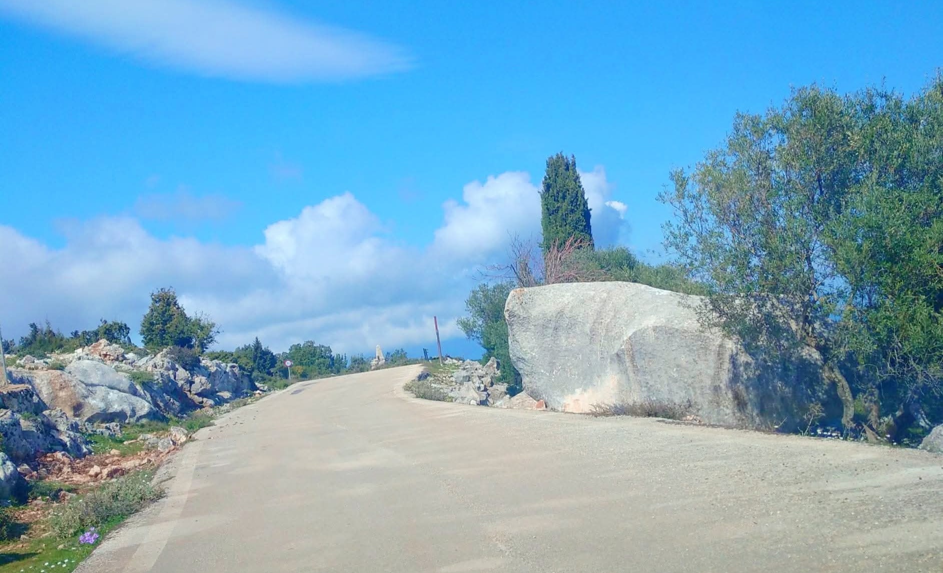 Ιθάκη: Καθαρίστηκε το επαρχιακό οδικό δίκτυο της Ανωγής ενόψει Δεκαπενταύγουστου