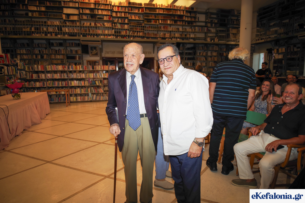 Κατάμεστη η Κοργιαλένειος Βιβλιοθήκη στην παρουσίαση του βιβλίου του Γεράσιμου Μεταξά [εικόνες]