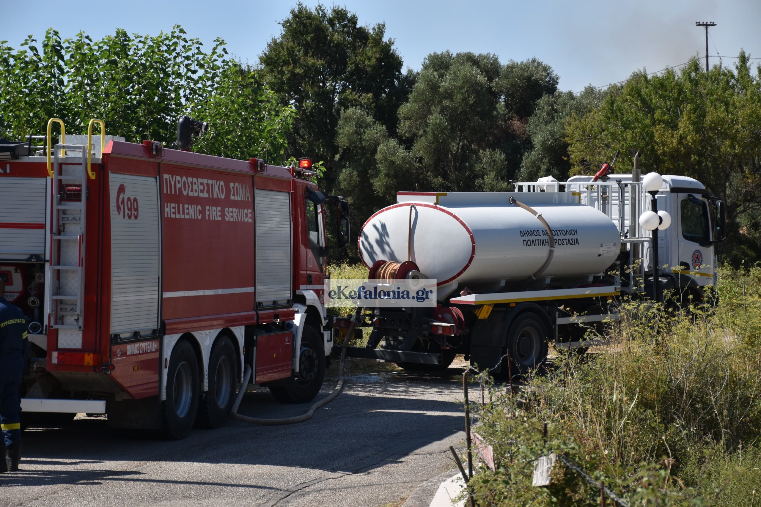 Μάχη με τις αναζωπυρώσεις στη νότια Κεφαλονιά –Οι φλόγες απειλούν σπίτια σε Μαυράτα και Κατελειό