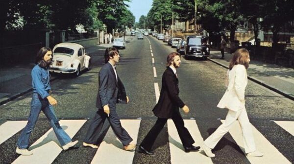 Οι Beatles διασχίζουν την Abbey Road