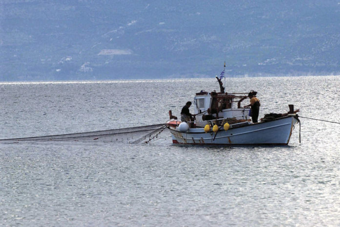 Προσοχή στους επαγγελματίες αλιείς: Έως 12 Σεπτεμβρίου η υποβολή στοιχείων για την ανανέωση αδειών