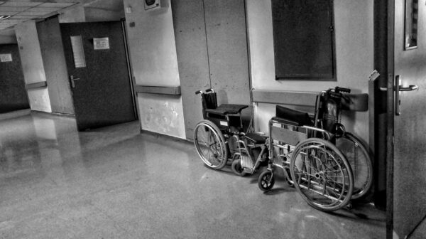 «Προσωπικός Βοηθός»: Πότε ανοίγει η πλατφόρμα για νέες αιτήσεις