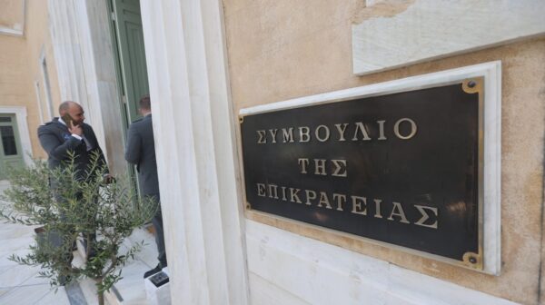 ΣτΕ: Οριστικό «όχι» στην επιστροφή 13ου και 14ου μισθού στο Δημόσιο, μόνο με νόμο μπορεί να επανέλθουν