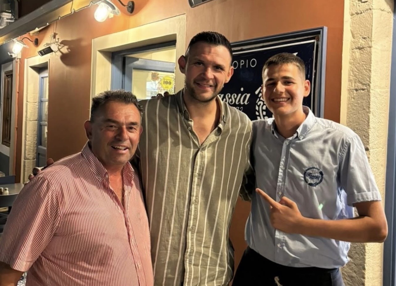 Στο Tassia Restaurant στο Φισκάρδο ο Κώστας Παπανικολάου