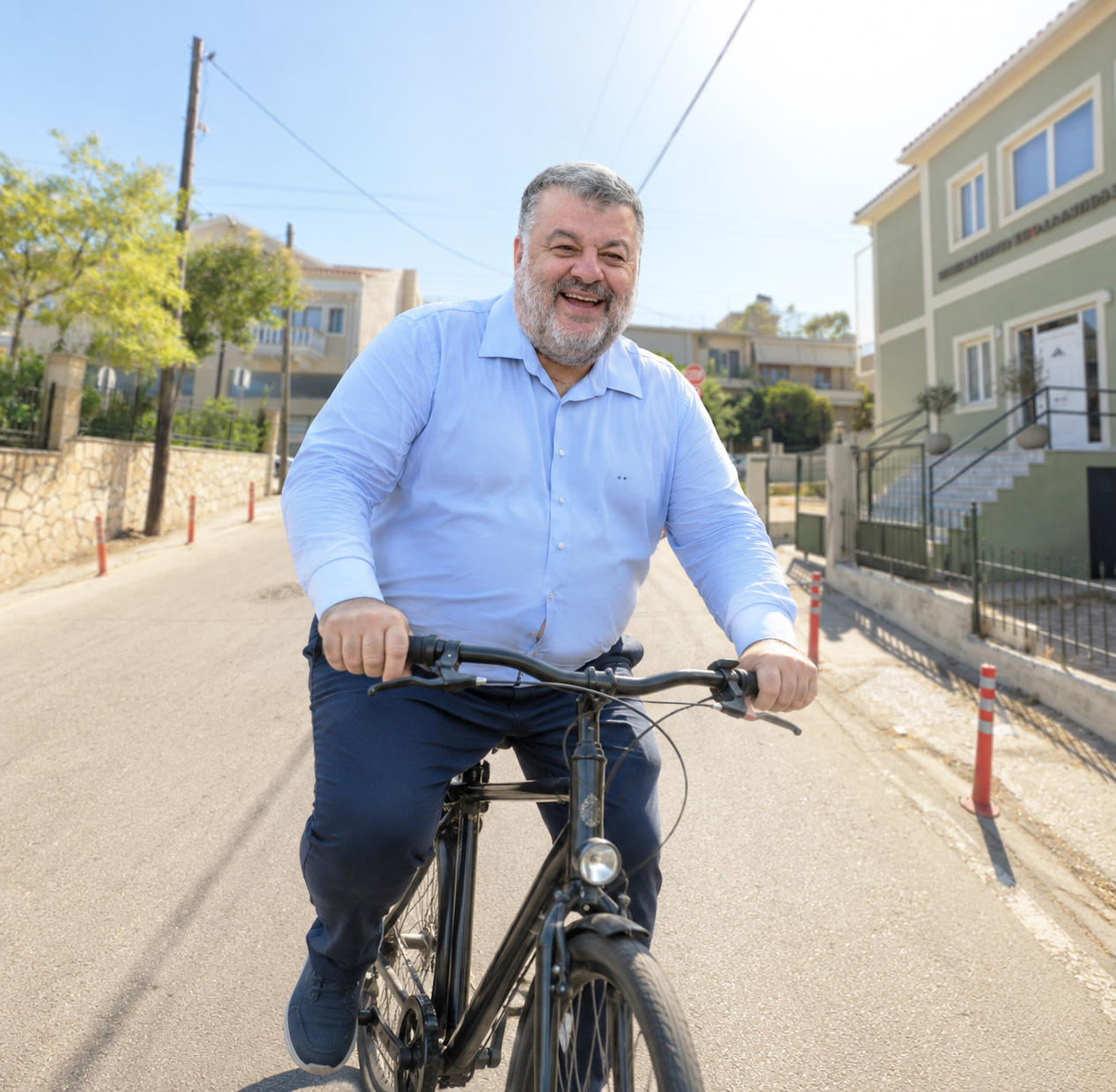 Θεόφιλε, άσε την ποδηλασία και τράβα να μάσεις τ’ αδέσποτα γίδια!