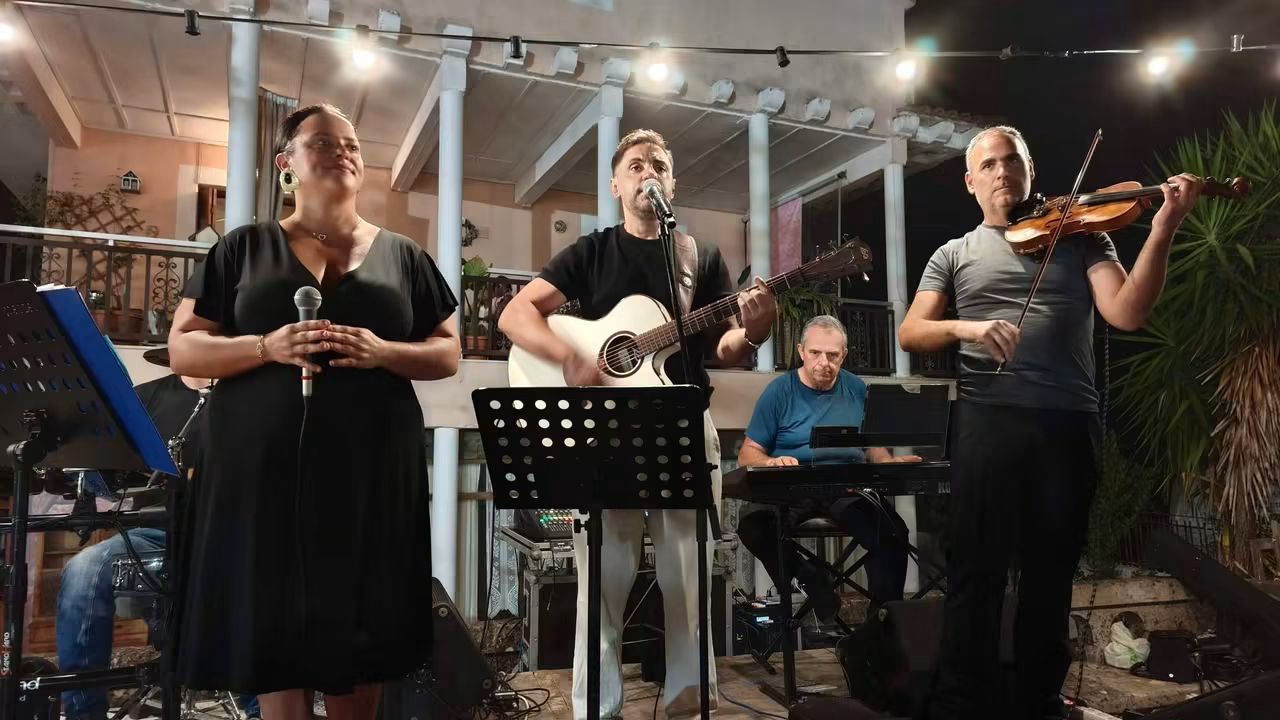 Το αδιαχώρητο στο γλέντι της «Γιορτής Κρεατόπιτας» στα Τζαννάτα! [εικόνες +βίντεο]
