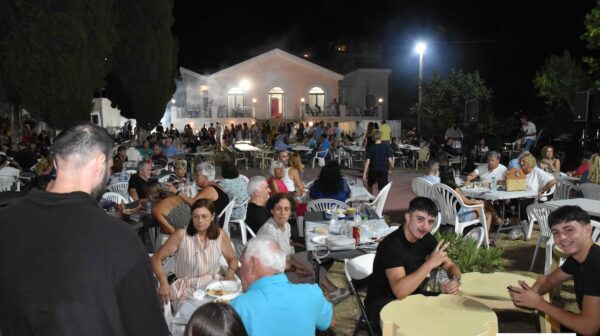Τρικούβερτο γλέντι στο Πανηγύρι του Σωτήρος στα Τραυλιάτα [εικόνες +βίντεο]