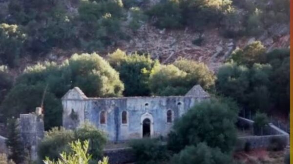 ΤΡΙΣΑΓΙΟ ΣΤΑ ΠΑΛΙΑ ΒΛΑΧΑΤΑ