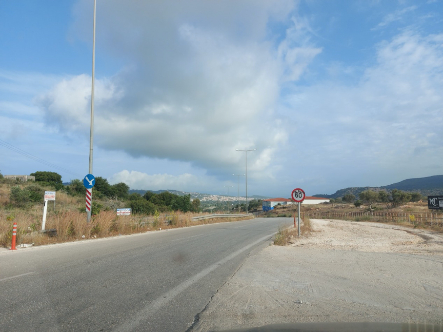 Ανατροπή αμαξιού στον 2ο κόμβο της Κρανιάς, με τις πρώτες βροχοπτώσεις