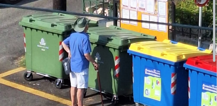 Αργοστόλι: Ανάγνωση νεκρόσημων… πίσω από τους κάδους