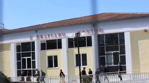 Δίκη Τεμπών: Συγκλονιστικές οι καταθέσεις των συγγενών – Άμεσα ξεκινούν οι μαρτυρίες των επιβατών που επέζησαν από τη σύγκρουση