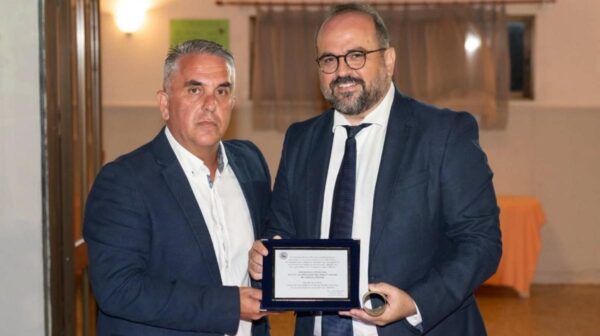 Η Ιθάκη τίμησε τον Μανώλη Κουτουλάκη και ανακήρυξε τον Γενικό Γραμματέα ως επίτιμο δημότη