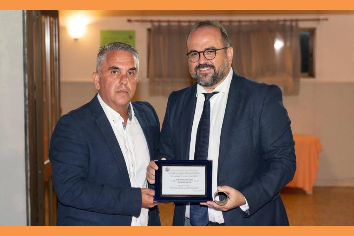 Η Ιθάκη τίμησε τον Μανώλη Κουτουλάκη και ανακήρυξε τον Γενικό Γραμματέα ως επίτιμο δημότη